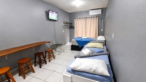 Studio cơ bản | 1 phòng ngủ, truy cập Internet không dây miễn phí, bộ trải giường