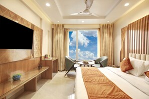 Hochwertige Bettwaren, Daunenbettdecken, Minibar, individuell dekoriert