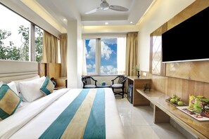 Premium bedding, down comforters, minibar, individually decorated - Hotel Krishna Plaza  BY M S Hospitality (New Delhi)