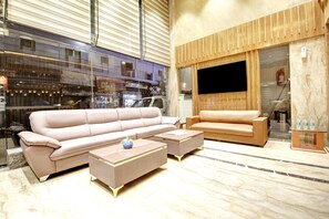 Superior Room, 1 King Bedroom with Window | In-room dining - Hotel Krishna Plaza  BY M S Hospitality (New Delhi)