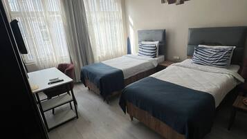 2 habitaciones, tabla de planchar con plancha, wifi y ropa de cama