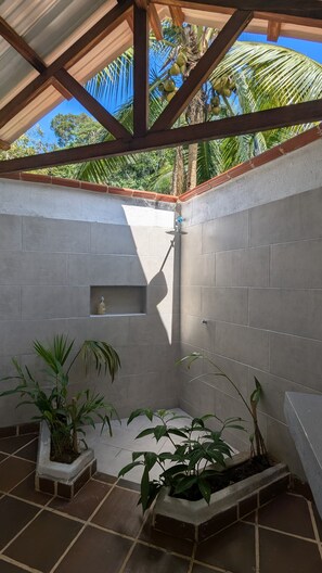 Classic Double Room, Balcony | Bathroom