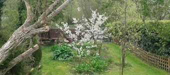 Laburnum Cottage. Long enclosed dog friendly garden leading to the beck.