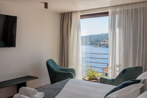 5 bedrooms, iron/ironing board, travel crib, WiFi