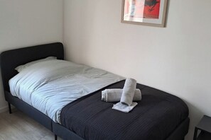 Room - Ultra-comfortable modern apartment for up to 5 people. (Comines-Warneton)