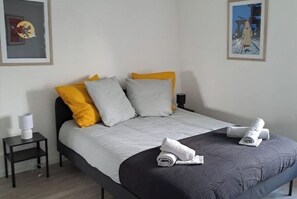 Room - Ultra-comfortable modern apartment for up to 5 people. (Comines-Warneton)