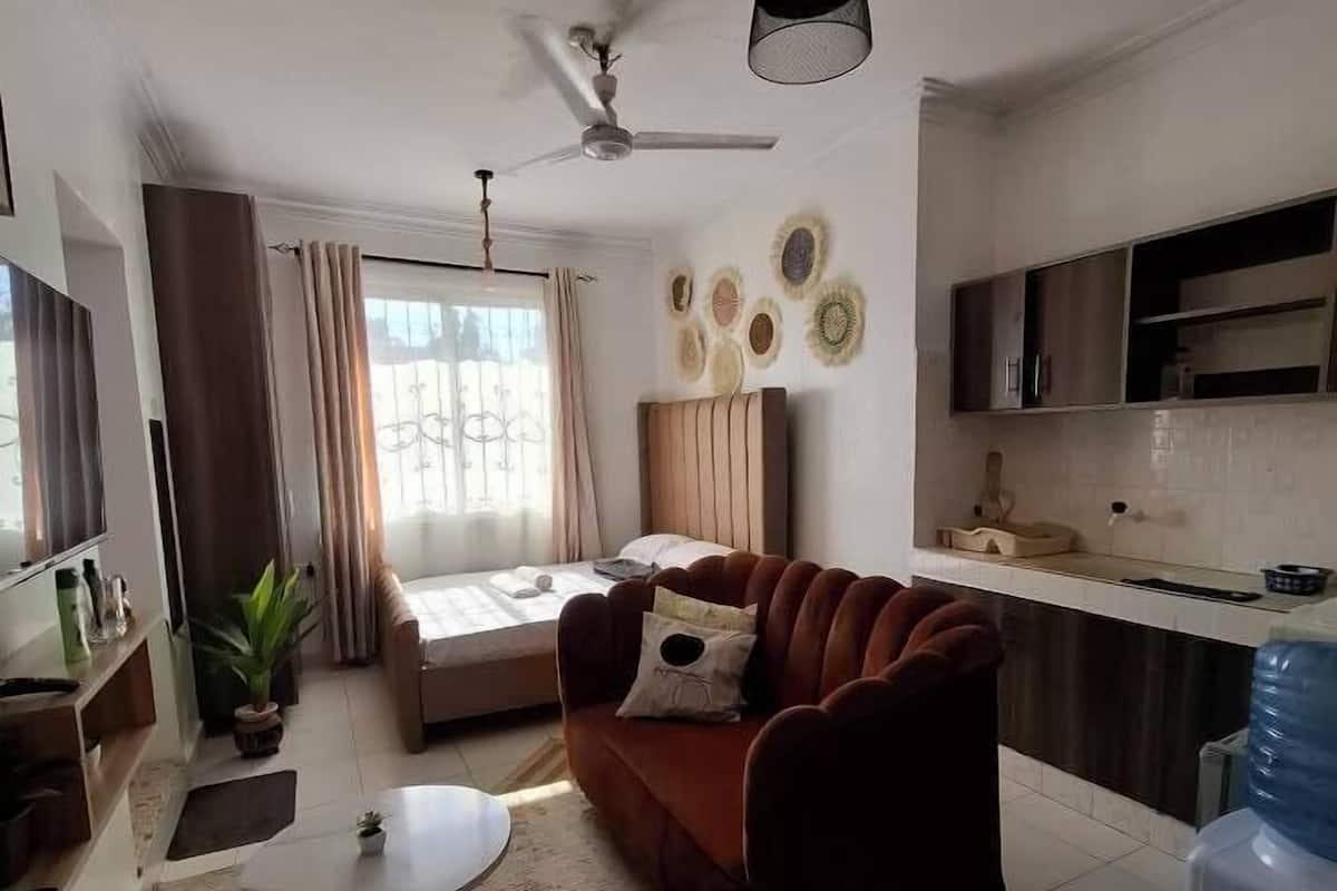 Deluxe Studio, City View | Living area | Smart TV