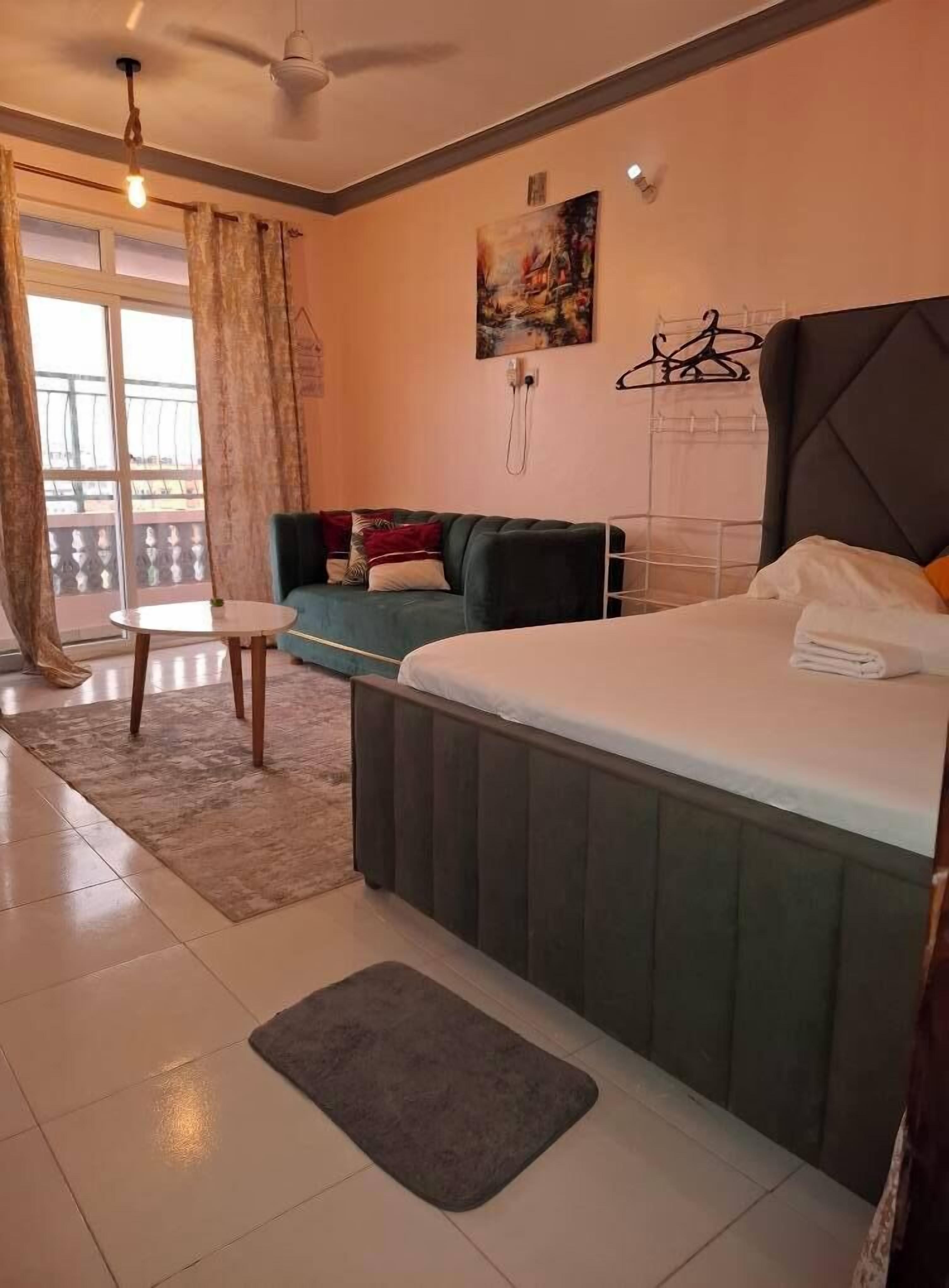 Superior Studio Suite, City View | Living area | Smart TV