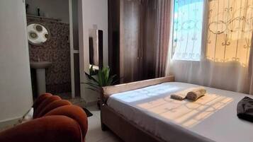 Deluxe Studio, City View | Free WiFi, individually decorated, individually furnished