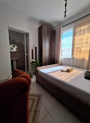 Deluxe Studio, City View | Individually decorated, individually furnished, free WiFi - Lux Suites Lexy Homes Bamburi (Mombasa)