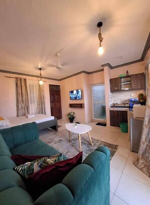 Superior Studio Suite, City View | Living area | Smart TV