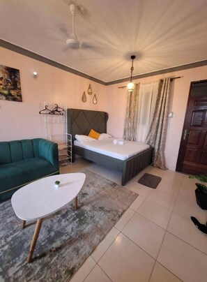 高級開放式套房, 城市景觀 | 起居區 | 智慧型電視