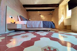 Bureau, fer et planche à repasser, Wi-Fi gratuit, draps fournis