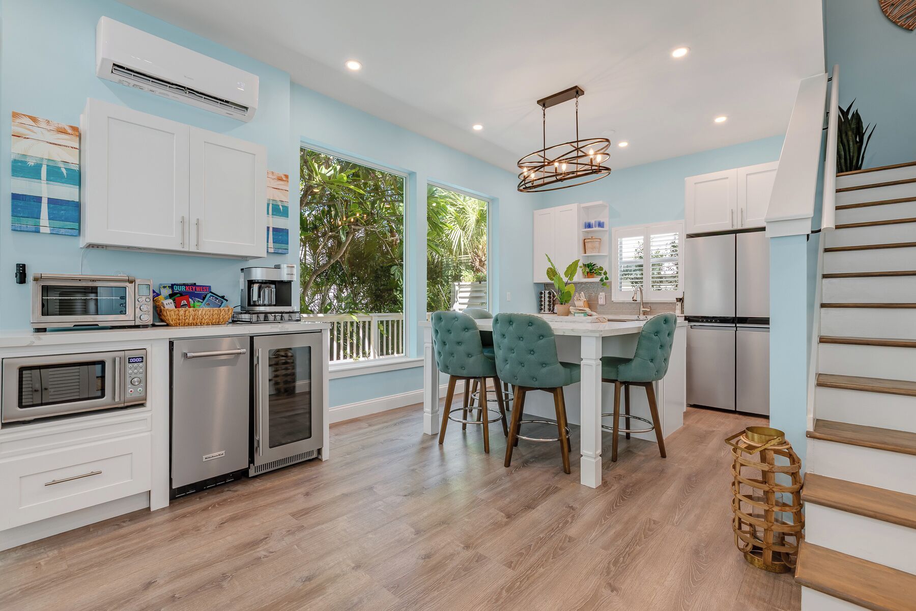 雪櫃、微波爐、焗爐、洗碗機