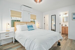 1 slaapkamer, een kluis op de kamer, een strijkplank/strijkijzer