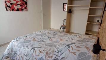 3 bedrooms, iron/ironing board, free WiFi