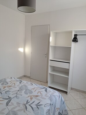 3 bedrooms, iron/ironing board, free WiFi - Village house with courtyard 10 minutes from the beach (Corneilla-Del-Vercol)