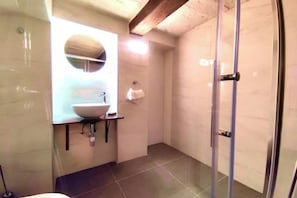 Shower, eco-friendly toiletries, hair dryer, towels
