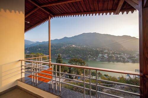 Shanti Kunjj : Lake View Cottage