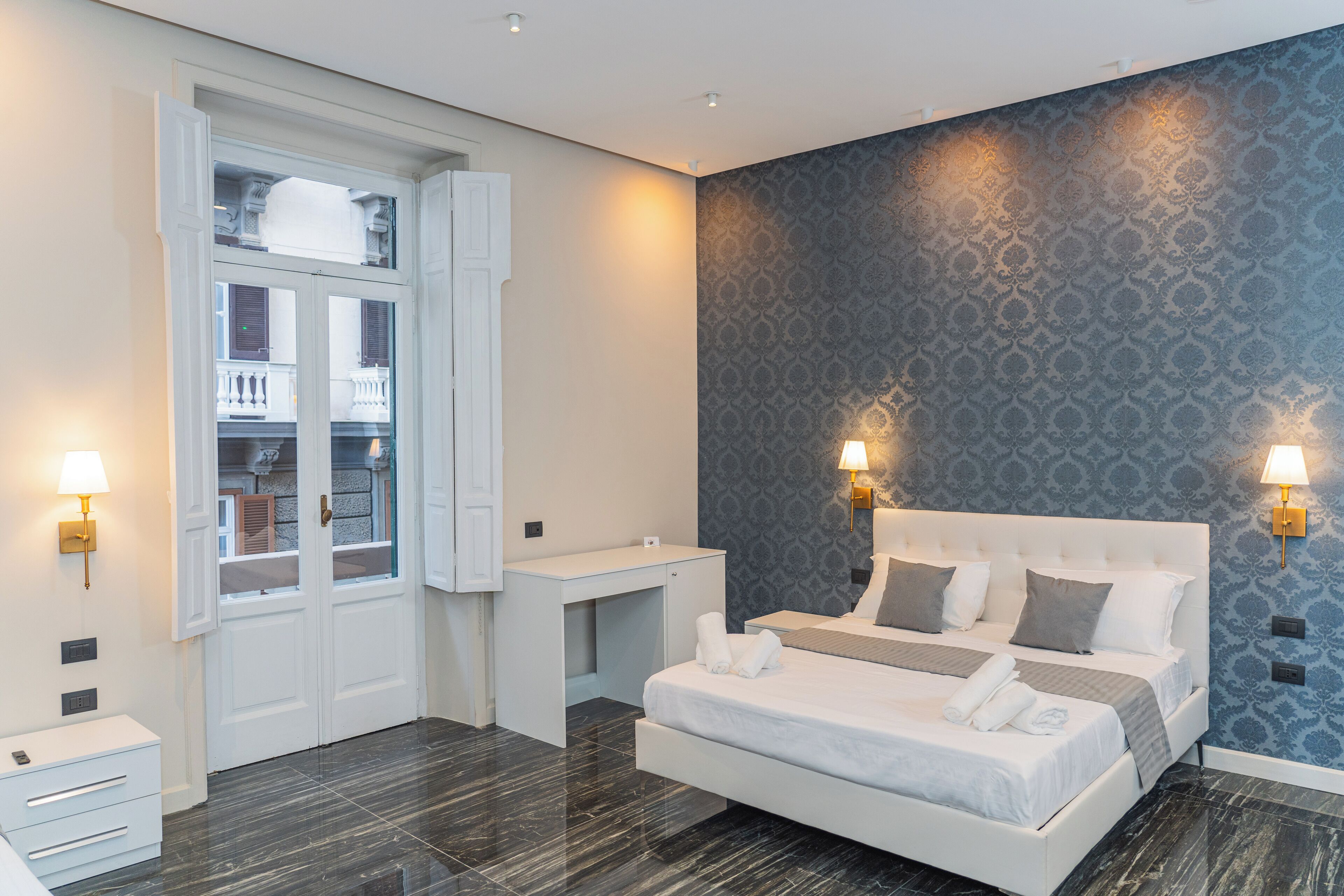 Deluxe Room, Two Balconies, Sea View | 書桌、手提電腦工作空間、免費 Wi-Fi