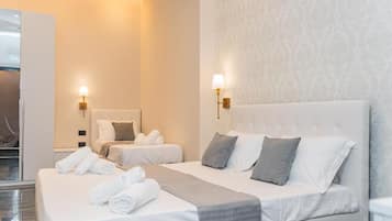 Tripla Comfort | Una scrivania, postazione laptop, Wi-Fi gratuito