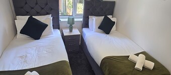 Charming 2-bedroom house in Erdington, Birmingham with WiFi access, sleeps 6 max