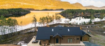 Villa Lakehouse Cedar with sauna, jacuzzi & boat (optional)