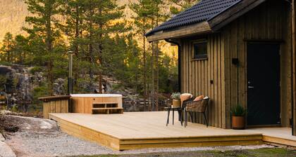 Villa Lakehouse Cedar with sauna, jacuzzi & boat (optional)