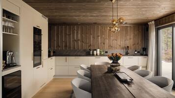 雪櫃、微波爐、焗爐、爐具