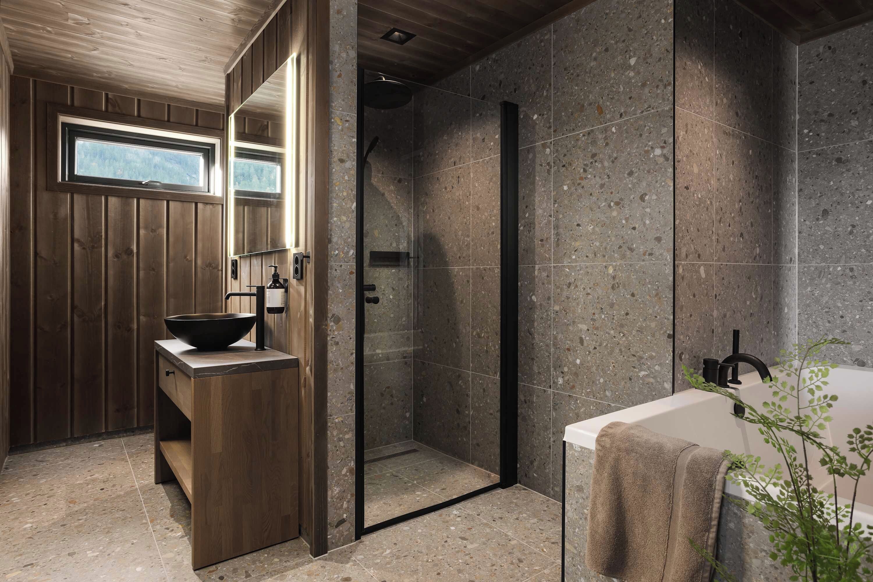 Een moderne badkamer met een houten wastafelmeubel, een vrijstaand bad en een inloopdouche.