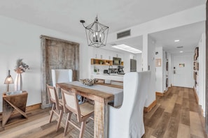 Dining - I-452 - Remodeled, Luxury Condo with Lake Views (Naples)
