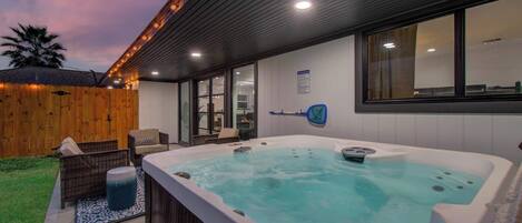 Bañera de hidromasaje exterior