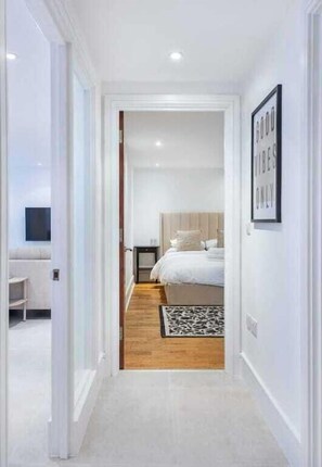 2 habitaciones, tabla de planchar con plancha, wifi y ropa de cama 