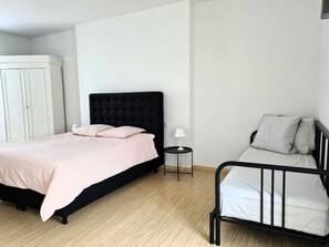 3 bedrooms, iron/ironing board, free WiFi