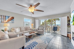 TV, fireplace - ☀️Beachfront with Great Views and Amenities-Sea Oats #101☀️ (Redington Shores)