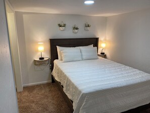 4 bedrooms, iron/ironing board, WiFi, bed sheets