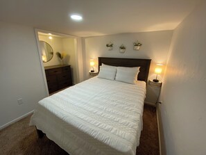 4 bedrooms, iron/ironing board, WiFi, bed sheets