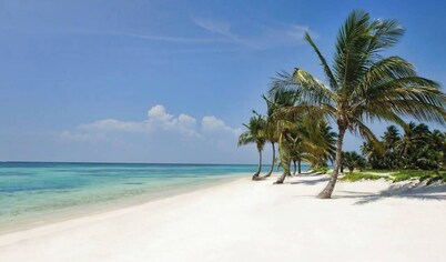 Luxurious Ocean and Golf View Villa staffed with Private Chef, Butler and Maid!