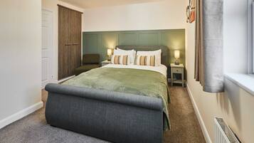 3 bedrooms, iron/ironing board, travel cot, WiFi