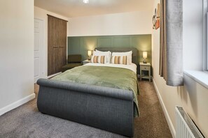 3 habitaciones, tabla de planchar con plancha, cuna de viaje y wifi 