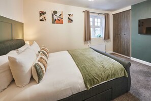 3 bedrooms, iron/ironing board, travel cot, WiFi