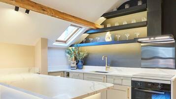 Fridge, microwave, oven, stovetop