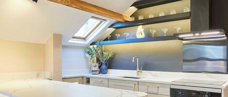 Refrigerador, microondas, horno, placa de cocina