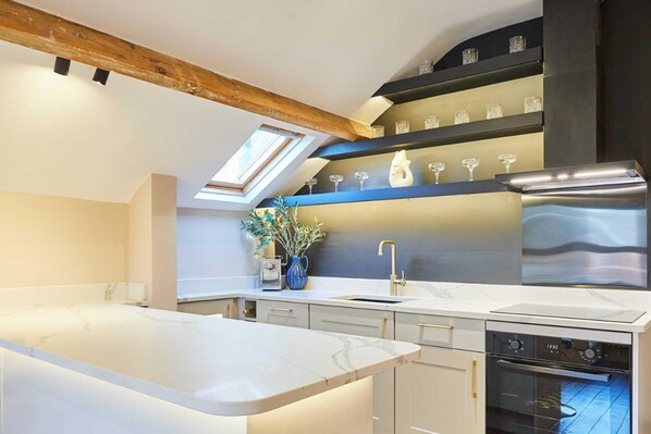 Fridge, microwave, oven, stovetop