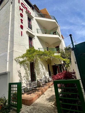 Front of property - City 5 Hotel (Tirana)