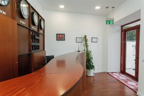 Desk, free WiFi - City 5 Hotel (Tirana)