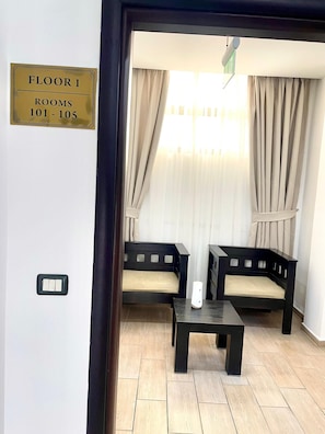 Desk, free WiFi - City 5 Hotel (Tirana)