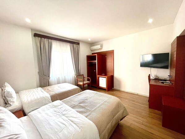 Desk, free WiFi - City 5 Hotel (Tirana)