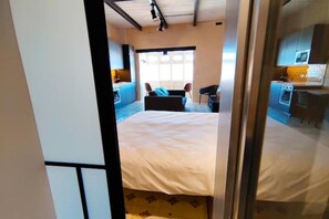 Desk, iron/ironing board, free WiFi, bed sheets - Crew 2 Savynomad Harbour Residences Seaport Views (Cospicua)