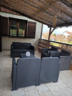 Terrace/patio - Former tobacco drying shed renovated as a family home in the countryside  (Les Mollettes)